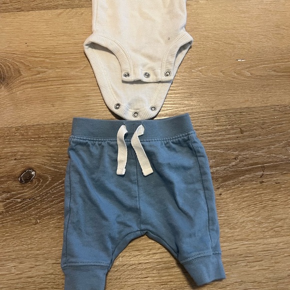 Carter’s dusty blue three piece set!! Size newborn - Picture 2 of 8
